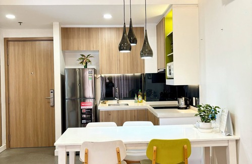 Tan Binh Apartment | Comfortable Republic Plaza Apartment Suite with Breakfast