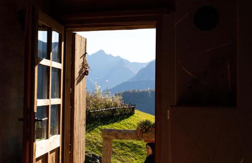 San Giacomo Filippo Ski Chalet | Scenic Resalbert Chalet Panorama with Oceanfront Views