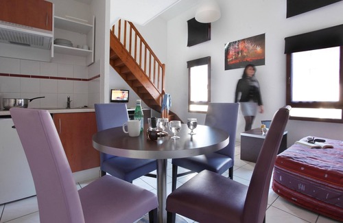 Carcassonne Apartment | res. La Barbacane, Carcassonne, studio for 2 people.
