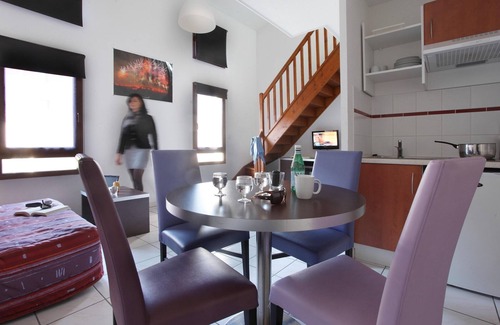 Carcassonne Apartment | res. La Barbacane, Carcassonne, studio for 2 people.