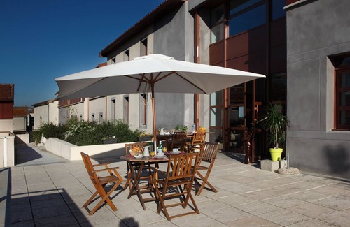 Carcassonne Apartment | res. La Barbacane, Carcassonne, studio for 2 people.