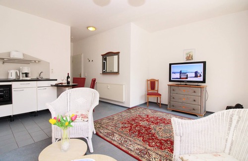 Wischuer Apartment | Res. Wischuer WE 16: spacious and friendly 2-room apartment with conservatory