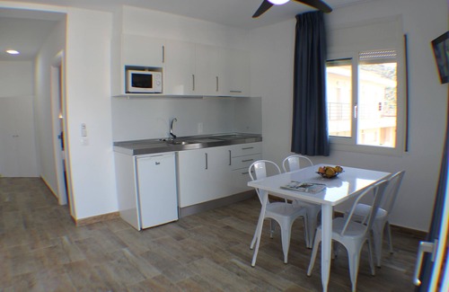 Roses Town Center Resort | Discover Rescator Resort 108: One Bedroom with Pool Access