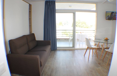 Roses Town Center Resort | Rescator Resort 224: One Bedroom Retreat with Pool Access