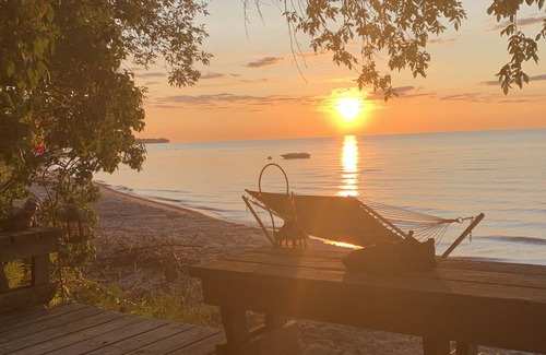 Menominee Cottage | Reserve for Spring and Summer 2023 to enjoy the SAND beach on Green Bay.