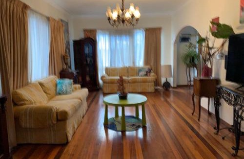 Reservoir House | Cozy Reservoir Short-Term Rentals for Families and Pets