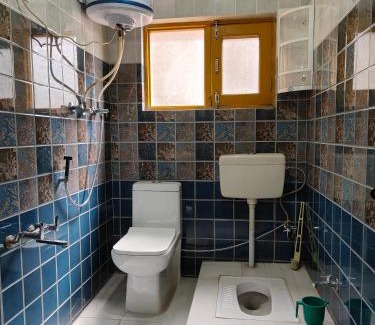 Srinagar House | Top-Rated Reshi Guest House: Pet-Friendly & Child Welcoming