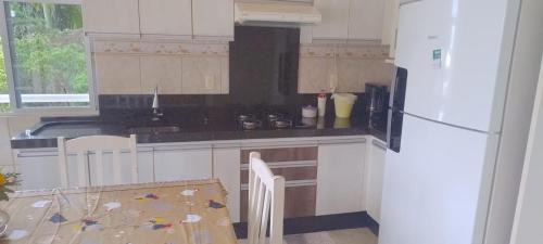 Governador Celso Ramos Apartment | Top-Rated Family Retreat at Acomodação vó Nilton