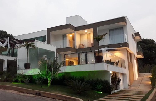Capitolio House | Relax at Residência dos Lopes with Pool & Hot Tub Access