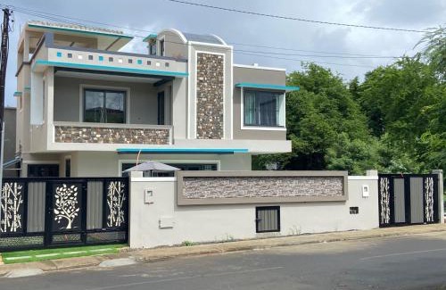 Flic-en-Flac House | Discover Residence 1129 - Block 1 with Pool & Hot Tub