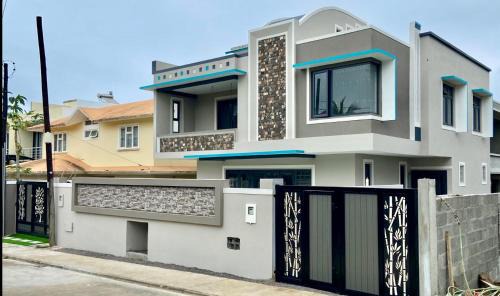 Flic-en-Flac House | Discover Residence 1129 - Block 1 with Pool & Hot Tub