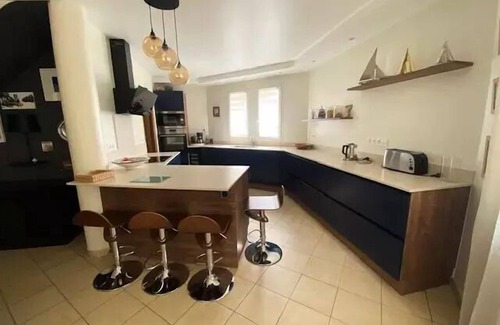 L'Evescat Villa | Residence 656-la Seyne Sur Mer - Swimming pool, beach walking, WIFI, billiards, babyfoot, ping pong, BBQ.