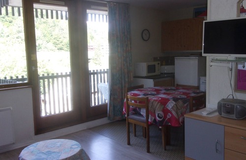 Mont-Dore Apartment | Cozy Residence A. LE CAPUCIN: Family-Friendly Stay Near Courts