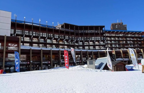 Arc-2000 Apartment | Residence Aiguille Rouge - Nice studio for 4 people in Arc 2000 ski to the feet, in the center of the resort, near shops, bowling and pati