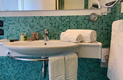 Marina di Vasto Hotel | Ocean View Residence al Palace: 4-Star Family Retreat