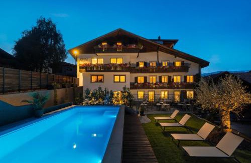 Tesimo Apartment | Discover Residence Alpina: Pet-Friendly with Breakfast Included