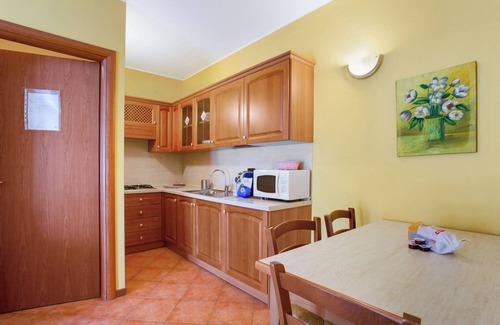 Civate Apartment | Top-Rated Residence Appartamento Roma with Mountain View