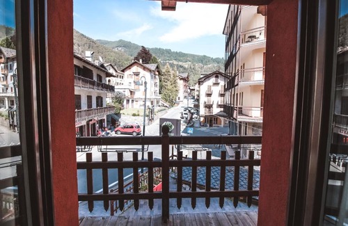 Brusson Apartment | Pet-Friendly Residence Aquila in Mono Punta Valnera