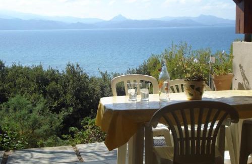 Farinole Apartment | Oceanfront Residence Arinella: Rated 9/10 with Pool Access