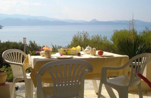Farinole Apartment | Oceanfront Residence Arinella: Rated 9/10 with Pool Access