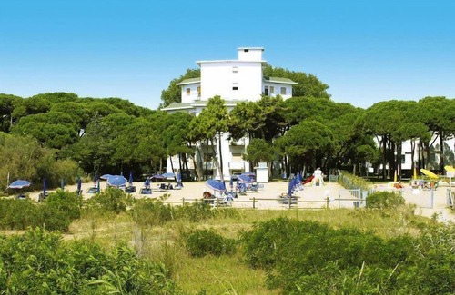 Jesolo Pineta Apartment | Top-Rated Residence Ariston: Oceanfront in Lido di Jesolo