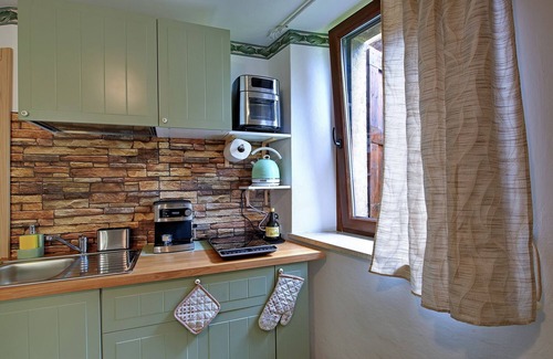Calavino House | Experience Comfort at Residence at the Mills with Breakfast