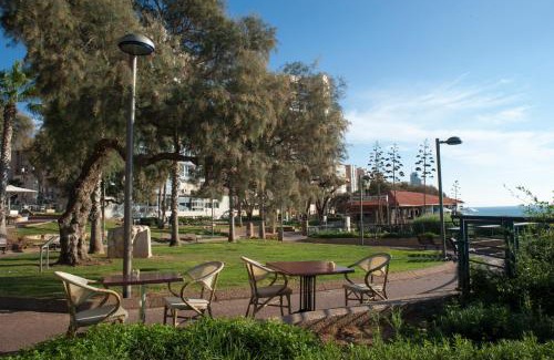 Netanya Hotel | Oceanfront Residence Beach Hotel: Family-Friendly Retreat