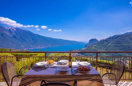 Campi Apartment | Discover Residence Bellevue Country Style with Pool & Hot Tub