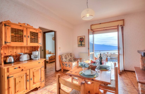 Campi Apartment | Discover Residence Bellevue 3 with Pool & Lake Views