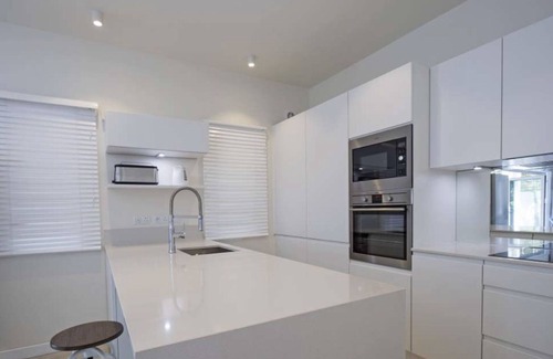 Pereybere Apartment | Beachside Retreat: Résidence Bleue "La Casa" with Private Pool