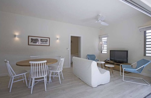 Pereybere Apartment | Beachside Retreat: Résidence Bleue "La Casa" with Private Pool