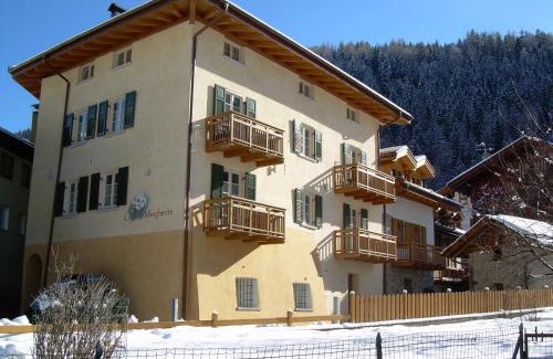 Pellizzano Apartment | Oceanfront Residence Ca' Delle Margherite with Spa & Pool