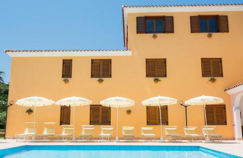 Sos Alinos Apartment | Experience Oceanfront Bliss at Residence Cala Viola