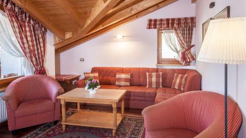 Selva di Val Gardena Apartment | Stylish Residence Carin: Pet & Child Friendly Retreat