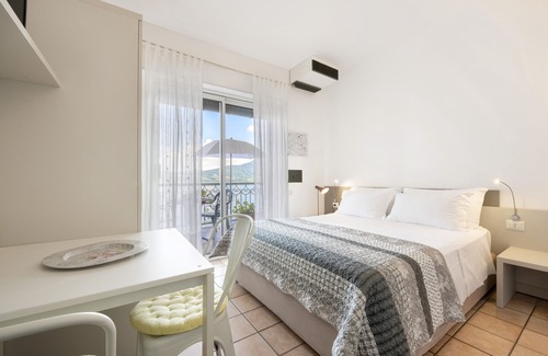 Oggebbio Hotel | Ocean View Retreat at Residence Casa e Vela - Family Friendly