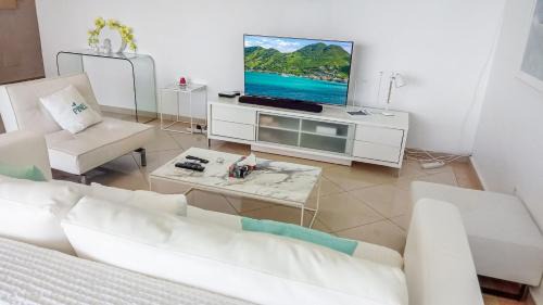 Grand Case Apartment | Oceanfront Residence Catalina APT 3 with Private Beach Access