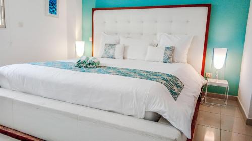 Grand Case Apartment | Oceanfront Residence Catalina APT 3 with Private Beach Access