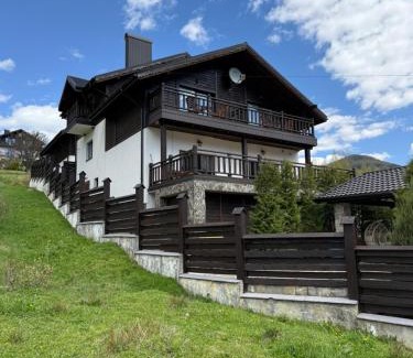 Tatariv Hotel | Inviting Chalet Residence: Family-Friendly with Top Ratings