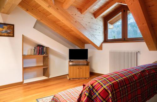 Acceglio Apartment | Pet-Friendly Residence Chalet Provenzale - Rated 9.5/10