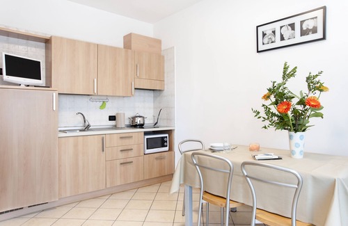 Viserbella House | Guest Rated Residence Cigno: Family-Friendly with Kitchen