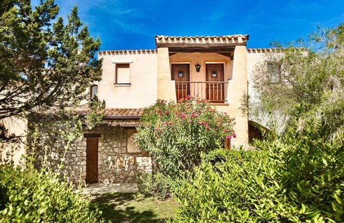 Liscia di Vacca Apartment | Idyllic Residence with Pool, Steps from Liscia di Vacca