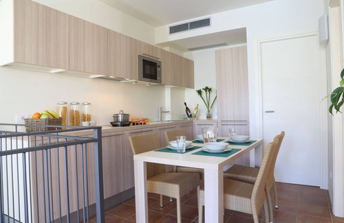 Garda Apartment | Cozy Residence Corte Leonardo with Oceanfront Pool & Breakfast