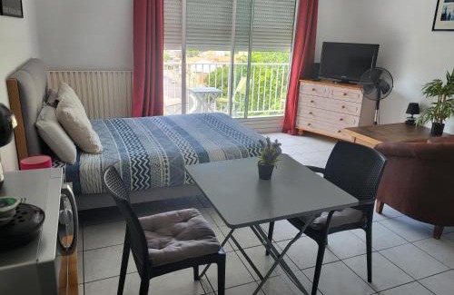 Bas-Vernet Apartment | Pet-Friendly Residence d'Anjou: Grand Studio with Balcony