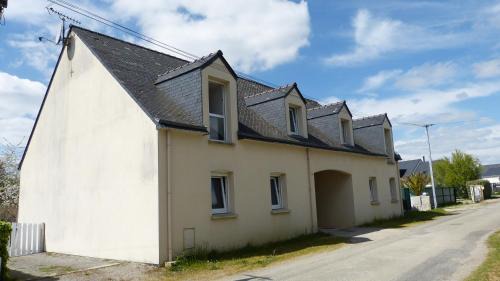 Damgan Apartment | Cozy Residence des Ondines with Private Beach & Ocean Views