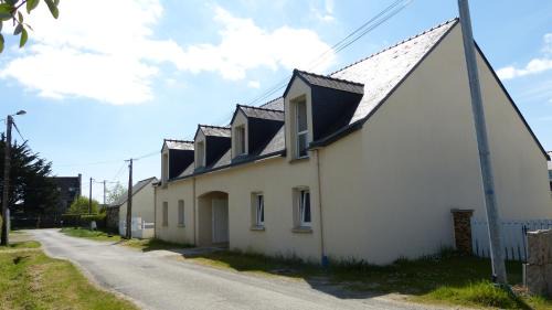 Damgan Apartment | Cozy Residence des Ondines with Private Beach & Ocean Views