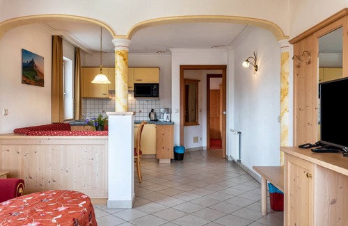 Terento Apartment | Scenic Residence Diana Apartment with Balcony & Wi-Fi