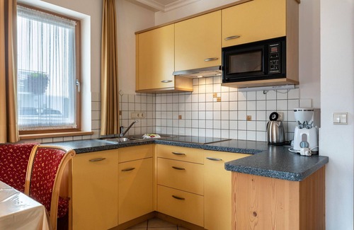 Terento Apartment | Scenic Residence Diana Apartment with Balcony & Wi-Fi