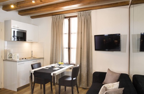 Quartier de la Place-Vendome Apartment | Charming Residence du Lion d'Or Louvre with Pet Friendly Amenities