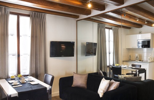 Quartier de la Place-Vendome Apartment | Charming Residence du Lion d'Or Louvre with Pet Friendly Amenities