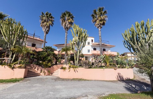 Ricadi House | Beautiful Residence Esmeraldo: Ocean View & Family Friendly